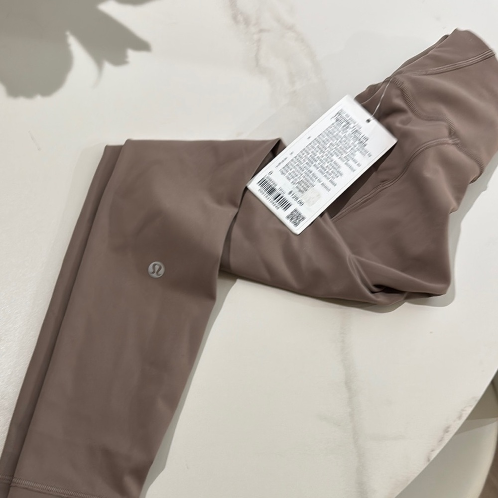 lululemon athletica Tan Sweatpants Sleek Design
Size0 matching jacket $90w/tags